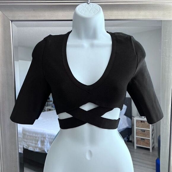 AZAI Short-Sleeve Stretch Crisscross Cropped Top, Black Size S - Picture 1 of 9